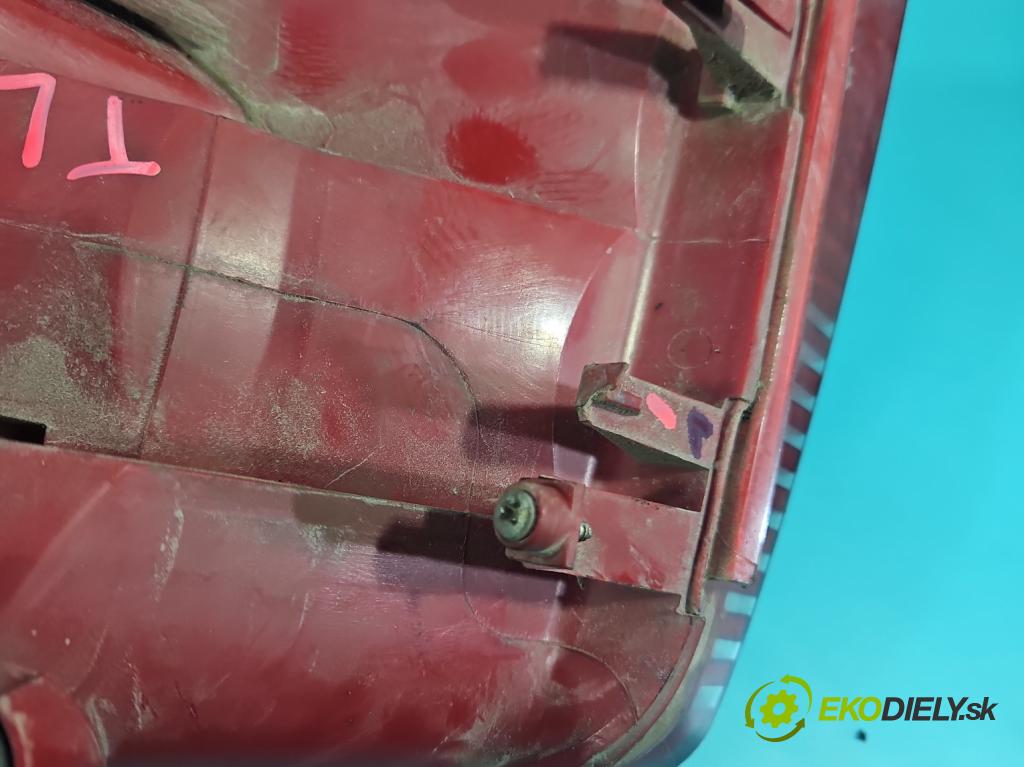 Peugeot 407 2.0 hdi 136 HP manual 100 kW 1997 cm3 5- svetlo / reflektor zadné ľavé  (Kľučka dverí ostatné)