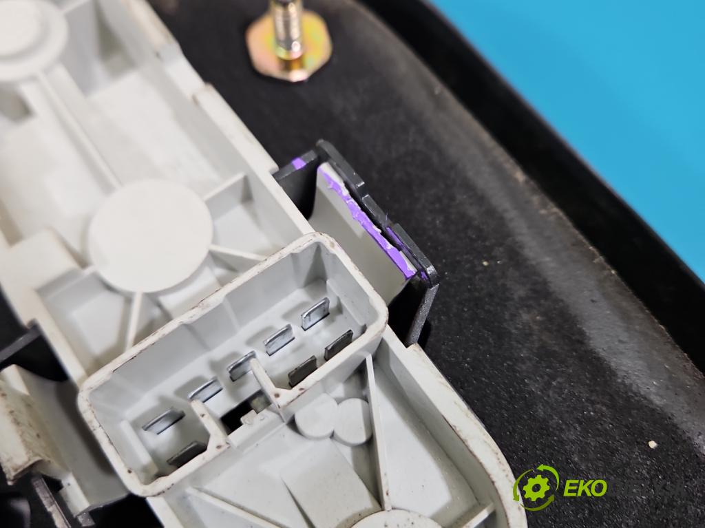 Volvo S40 I 1995-2004 1.8 16V 122 HP manual 90 kW 1783 cm3 4- svetlo / reflektor zadné pravé  (Kľučka dverí ostatné)