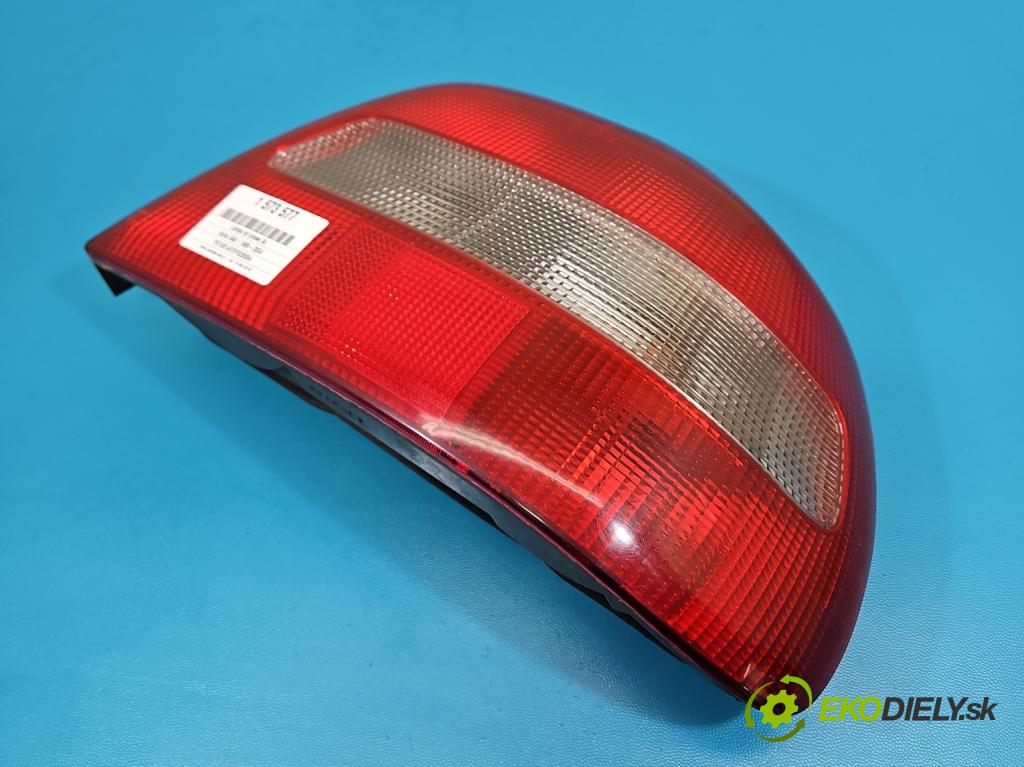 Volvo S40 I 1995-2004 1.8 16V 122 HP manual 90 kW 1783 cm3 4- svetlo / reflektor zadné pravé  (Kľučka dverí ostatné)