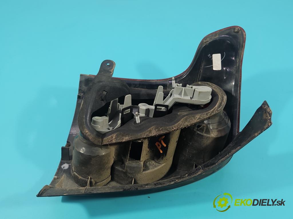 Toyota Avensis II T25 2003-2008 2.0 D4D 126 HP manual 93 kW 1998 cm3 5- svetlo / reflektor zadné pravé  (Kľučka dverí ostatné)