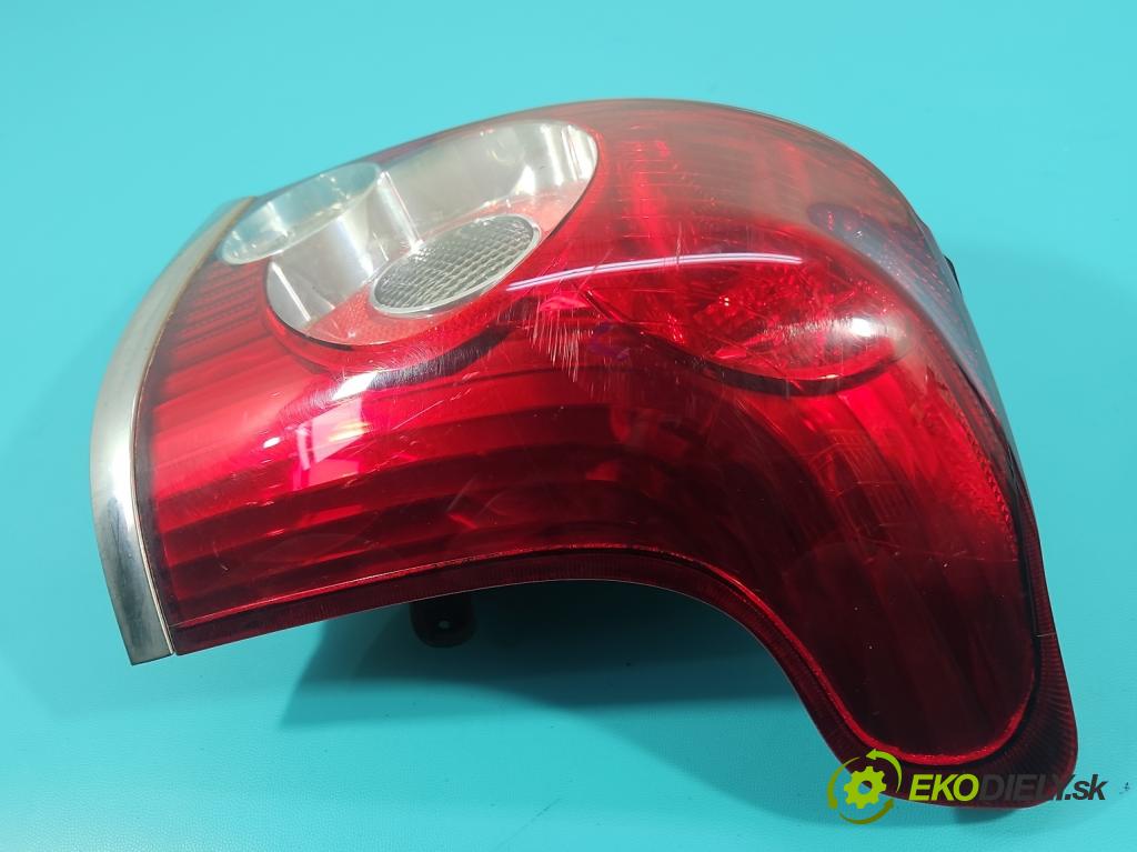 Toyota Avensis II T25 2003-2008 2.0 D4D 126 HP manual 93 kW 1998 cm3 5- svetlo / reflektor zadné pravé  (Kľučka dverí ostatné)