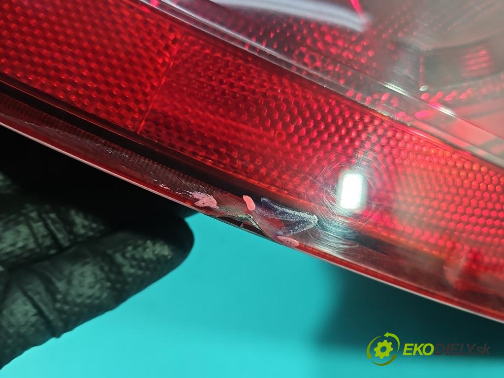 Fiat Bravo II 2007-2014 1.9 jtd 120 HP manual 88 kW 1910 cm3 5- svetlo / reflektor zadné pravé  (Kľučka dverí ostatné)