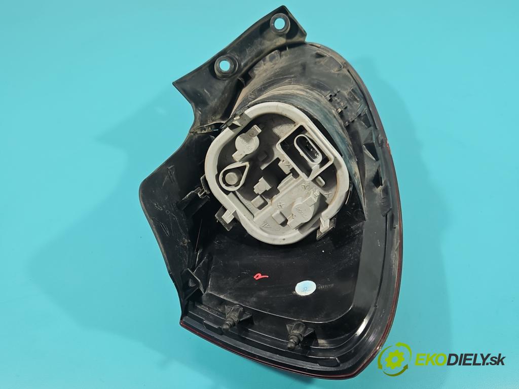 Fiat Bravo II 2007-2014 1.9 jtd 120 HP manual 88 kW 1910 cm3 5- svetlo / reflektor zadné pravé  (Kľučka dverí ostatné)