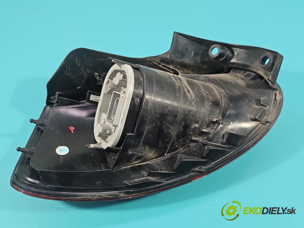 Fiat Bravo II 2007-2014 1.9 jtd 120 HP manual 88 kW 1910 cm3 5- svetlo / reflektor zadné pravé  (Kľučka dverí ostatné)