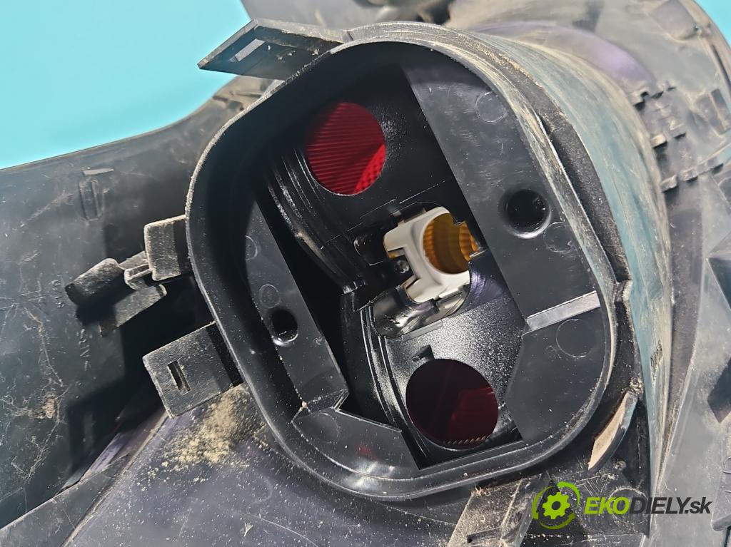 Fiat Bravo II 2007-2014 1.9 jtd 120 HP manual 88 kW 1910 cm3 5- svetlo / reflektor zadné pravé  (Kľučka dverí ostatné)