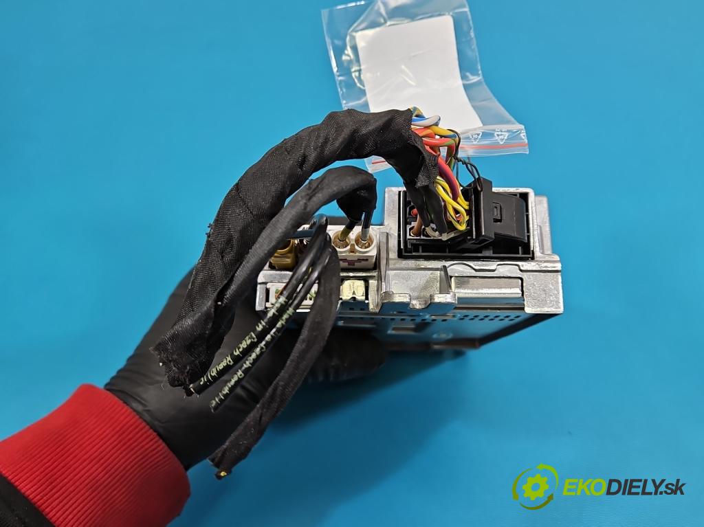 Bmw iX1 U11 0.0 elektrický: 272 HP automatic 200 kW 1 cm3 5- Zesilovač: R35A8648201 (Zosilňovač)