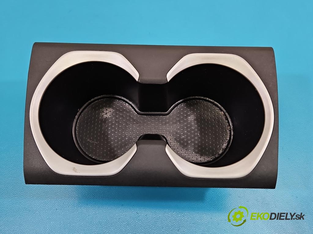 Bmw iX1 U11 0.0 elektrický: 272 HP automatic 200 kW 1 cm3 5- Rukojeť: na nápoje: 9479664 (Držiak (úchyt) na nápoje)