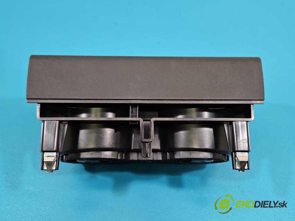 Bmw iX1 U11 0.0 elektrický: 272 HP automatic 200 kW 1 cm3 5- Rukojeť: na nápoje: 9479664 (Držiak (úchyt) na nápoje)