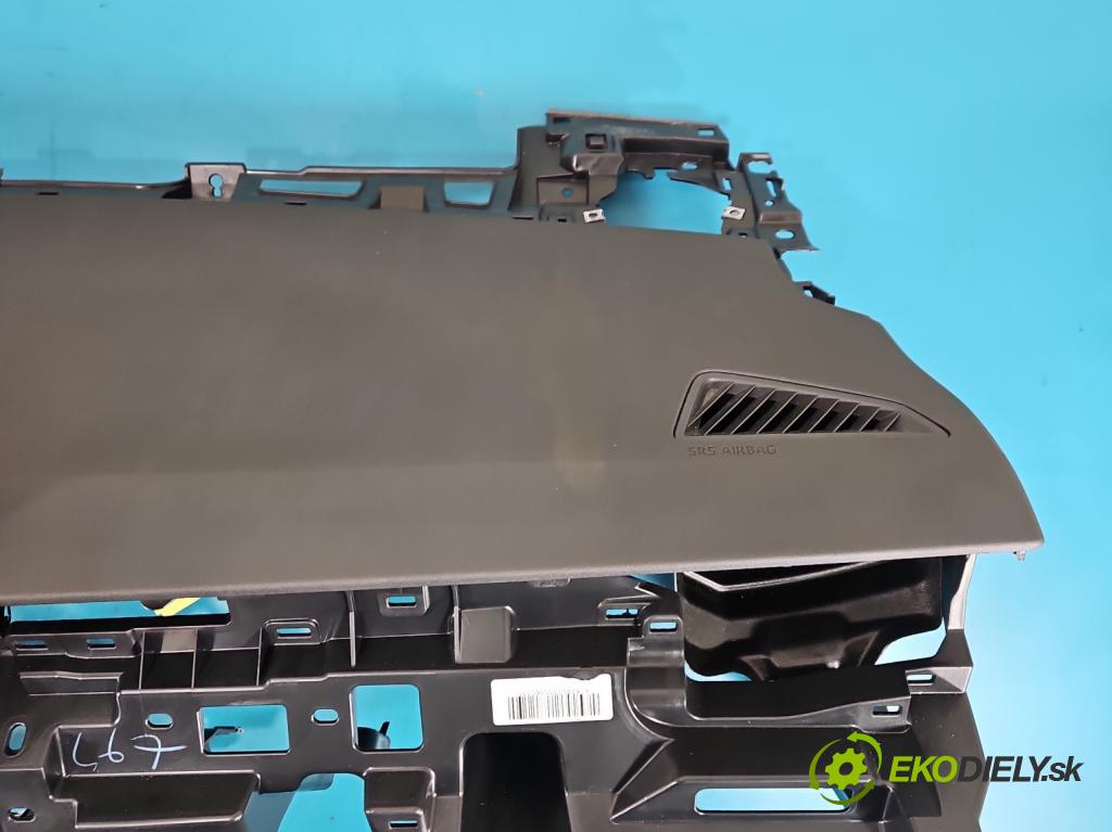 Toyota Corolla E21 2019- 1.5 12V 125 hp automatic 92 kW 1490 cm3 4- kokpit,přistrojova deska