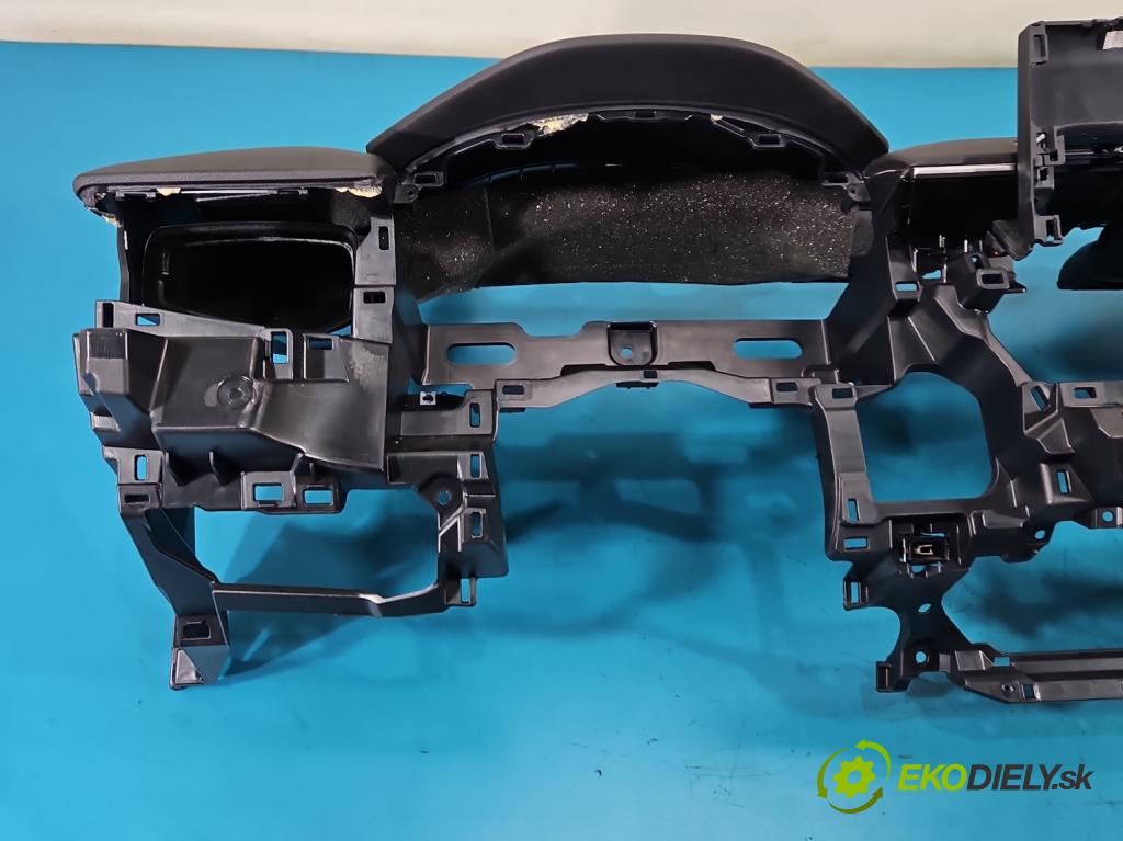 Toyota Corolla E21 2019- 1.5 12V 125 hp automatic 92 kW 1490 cm3 4- kokpit,přistrojova deska