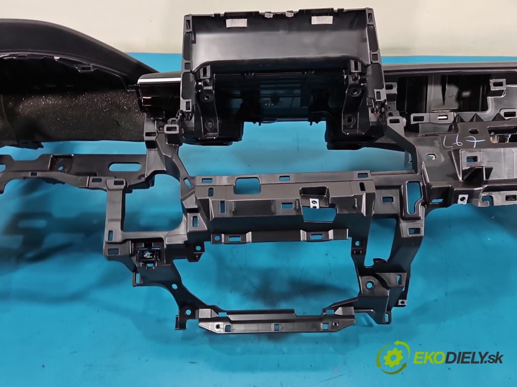 Toyota Corolla E21 2019- 1.5 12V 125 hp automatic 92 kW 1490 cm3 4- kokpit,přistrojova deska