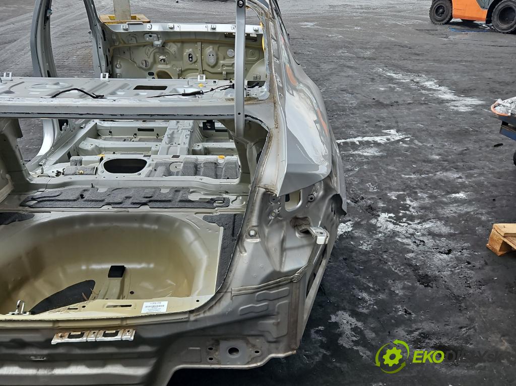 Kia Optima IV 2015-2020 1.6 T-GDI 180 hp automatic 132.4 kW 1591 cm3 4- blatnik zadní pravý