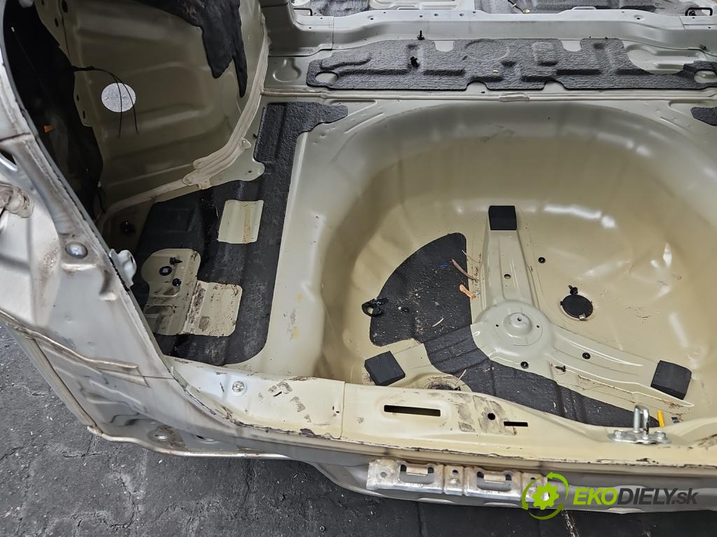 Kia Optima IV 2015-2020 1.6 T-GDI: 180 HP automatic 132.4 kW 1591 cm3 4- pas zadní: