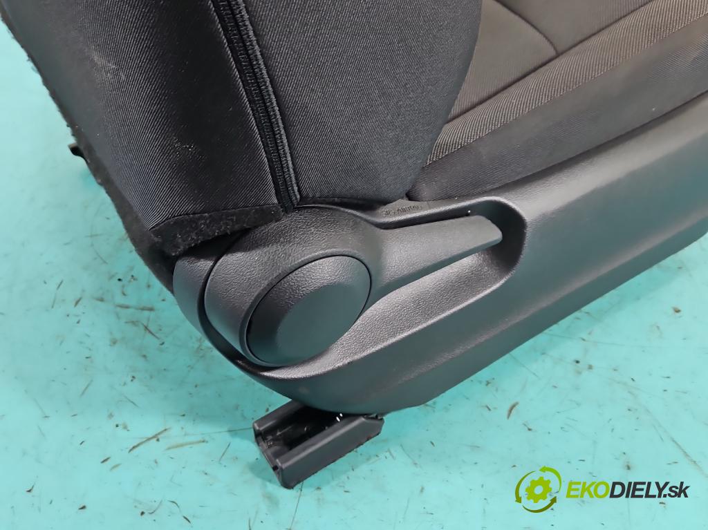 Toyota Corolla E21 2019- 1.5 12V 125 HP automatic 92 kW 1490 cm3 4- Sedačka pravý  (Sedadlo)