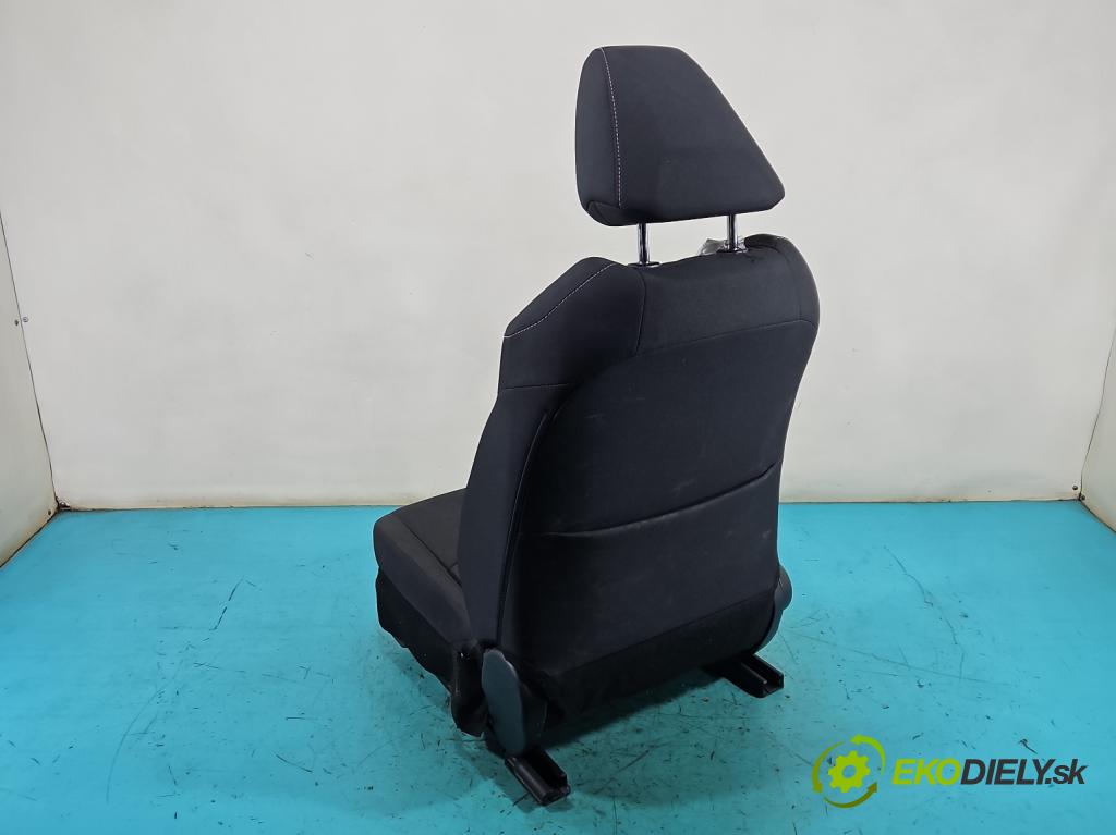 Toyota Corolla E21 2019- 1.5 12V 125 HP automatic 92 kW 1490 cm3 4- Sedačka pravý  (Sedadlo)