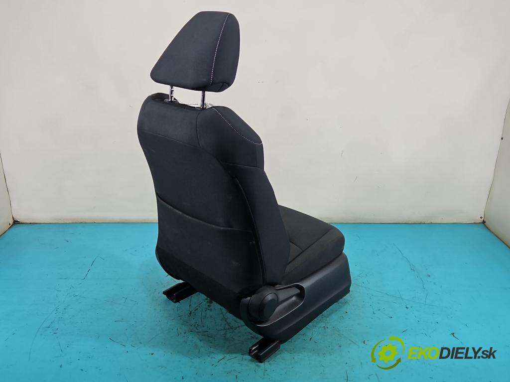 Toyota Corolla E21 2019- 1.5 12V 125 HP automatic 92 kW 1490 cm3 4- Sedačka pravý  (Sedadlo)