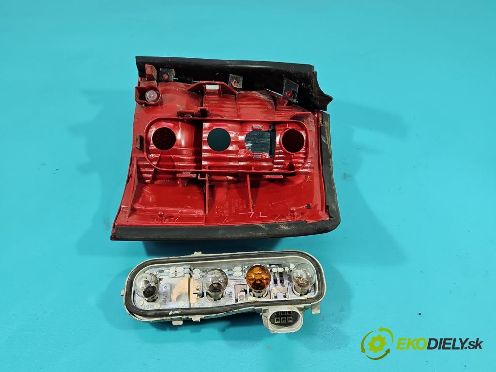 Audi A4 B6 2000-2004 2.5 tdi BFC 163 HP manual 120 kW 2496 cm3 5- svetlo / reflektor zadné ľavé  (Kľučka dverí ostatné)