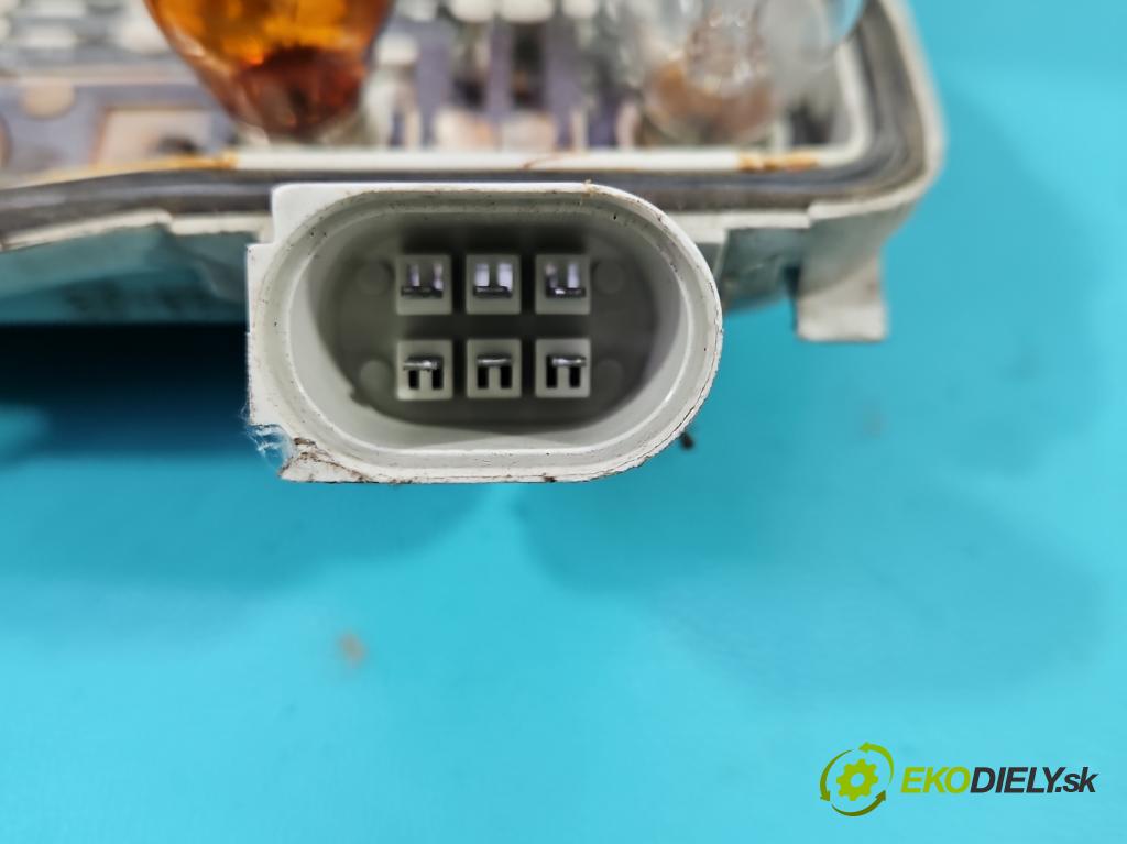 Audi A4 B6 2000-2004 2.5 tdi BFC 163 HP manual 120 kW 2496 cm3 5- svetlo / reflektor zadné ľavé  (Kľučka dverí ostatné)