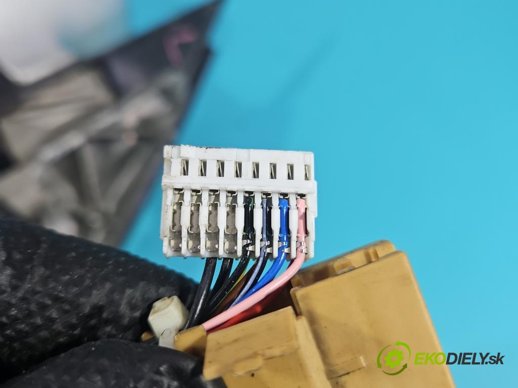 Audi A4 B6 2000-2004 2.5 tdi BFC 163 HP manual 120 kW 2496 cm3 5- zrkadlo ľavé  (Kľučka dverí ostatné)