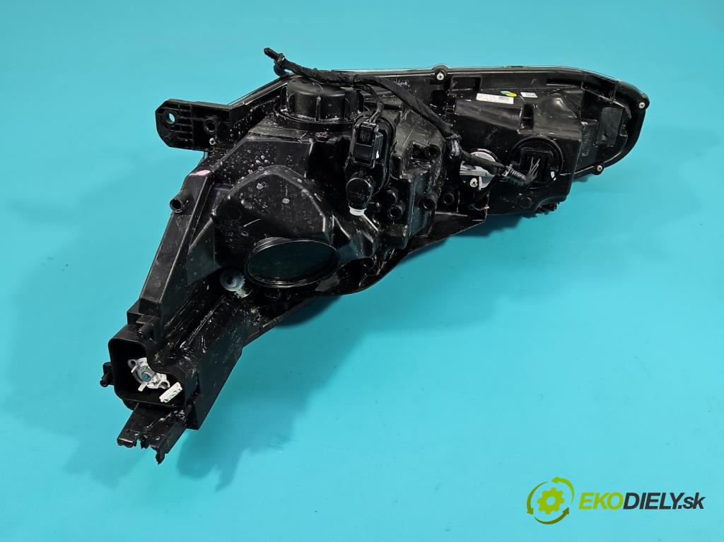 MG MG3  24- 1.5 16V 116 HP manual 85 kW 1495 cm3 5- Reflektor: pravý 11202757 (Svetlo predné pravé)