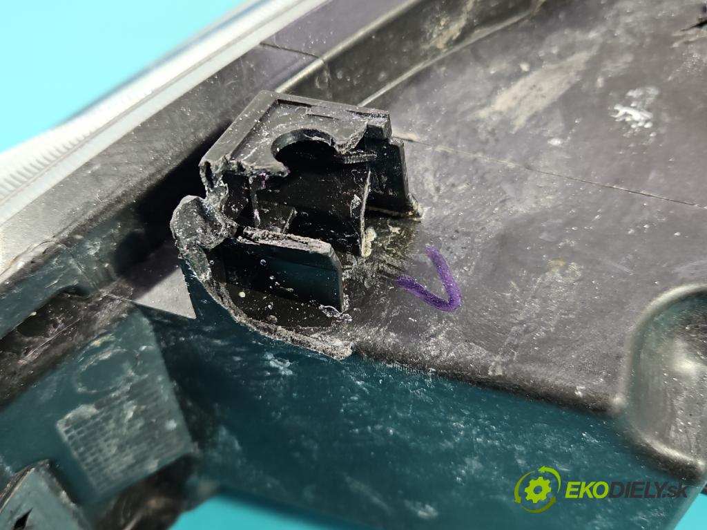 MG MG3  24- 1.5 16V 116 hp manual 85 kW 1495 cm3 5- světlo pravý 11202757 (Pravé přední světlo)