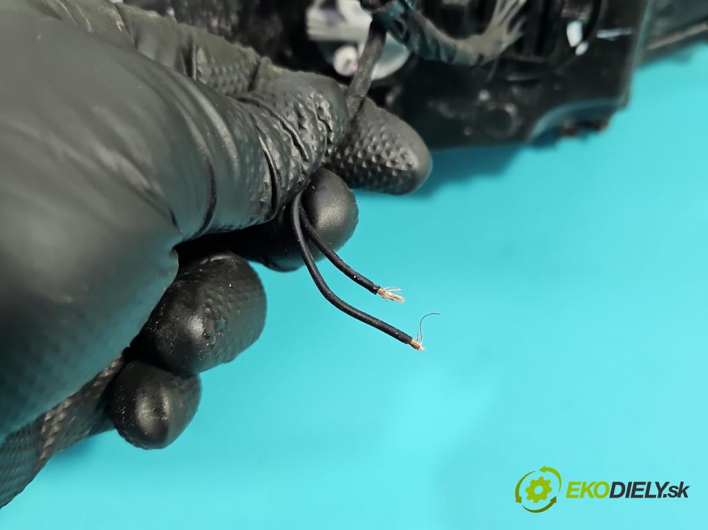 MG MG3  24- 1.5 16V 116 HP manual 85 kW 1495 cm3 5- Reflektor: pravý 11202757 (Svetlo predné pravé)