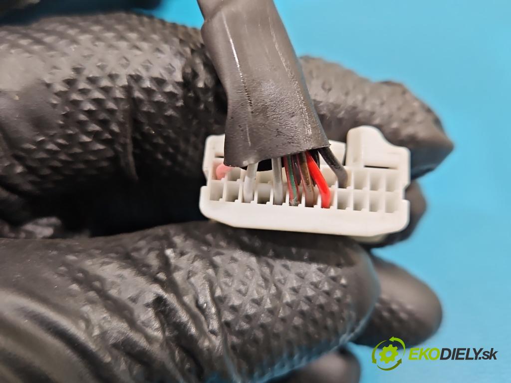 MG MG3  24- 1.5 16V 116 HP manual 85 kW 1495 cm3 5- zrkadlo pravé  (Kľučka dverí ostatné)