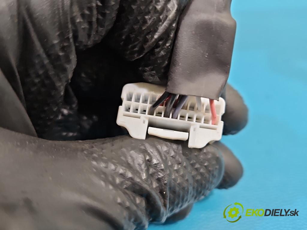 MG MG3  24- 1.5 16V 116 HP manual 85 kW 1495 cm3 5- zrkadlo pravé  (Kľučka dverí ostatné)