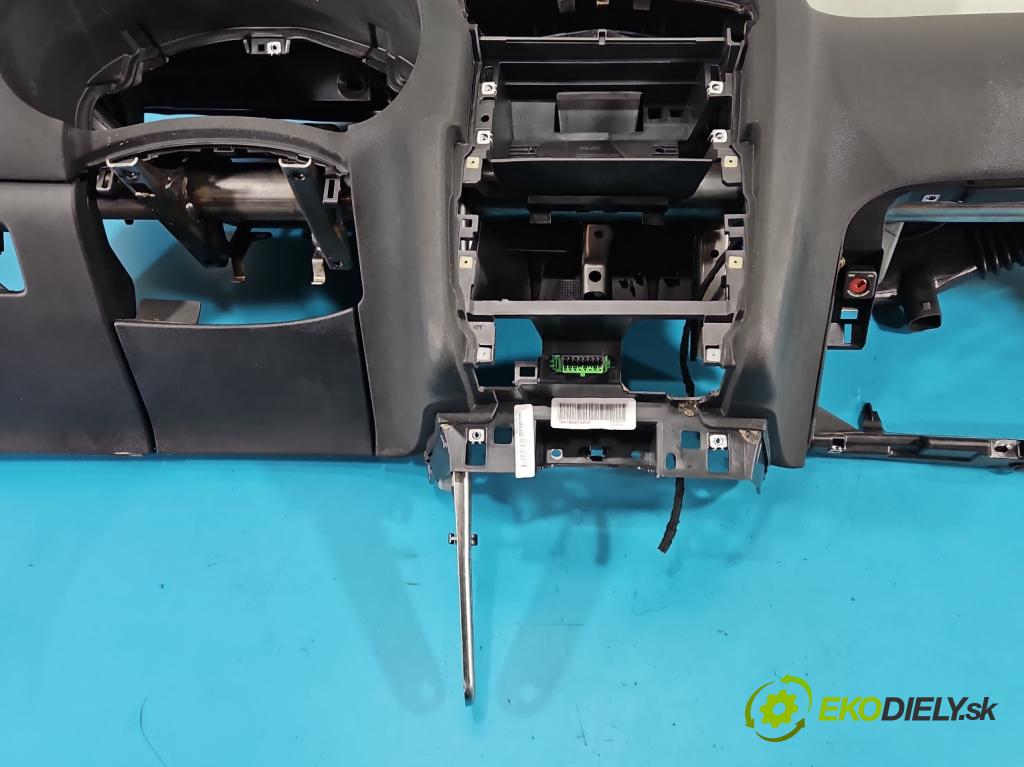 Citroen C4 II 2010-2017 1.6 hdi 111KM manual 82 kW 1560 cm3 5- kokpit,pristrojová doska rozdeľovacia