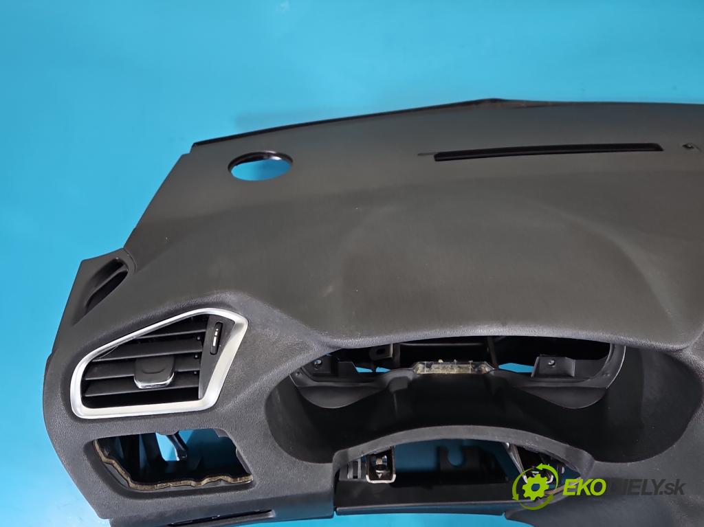 Citroen C4 II 2010-2017 1.6 hdi 111KM manual 82 kW 1560 cm3 5- kokpit,pristrojová doska rozdeľovacia