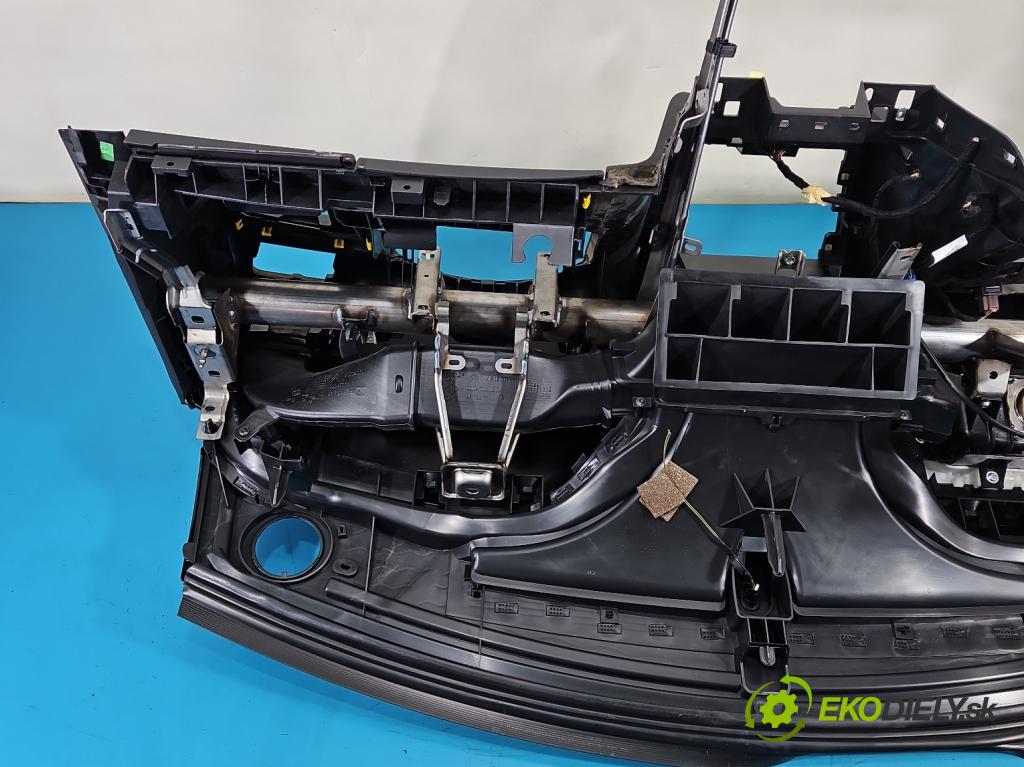 Citroen C4 II 2010-2017 1.6 hdi 111KM manual 82 kW 1560 cm3 5- kokpit,pristrojová doska rozdeľovacia