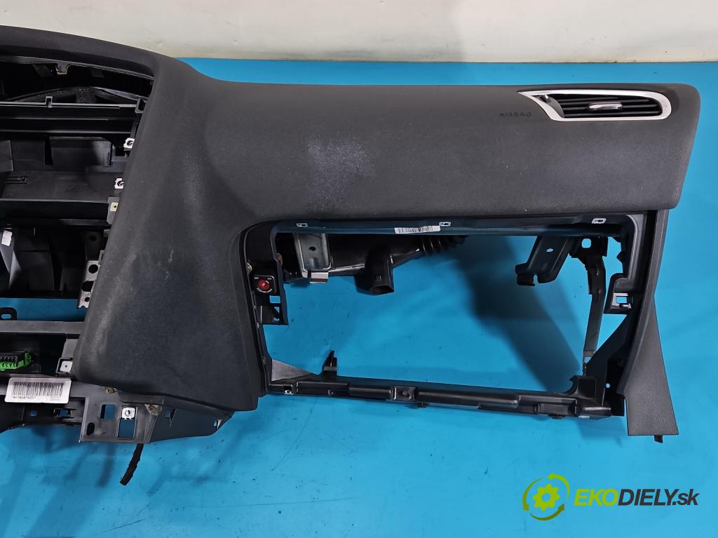 Citroen C4 II 2010-2017 1.6 hdi 111KM manual 82 kW 1560 cm3 5- kokpit,pristrojová doska rozdeľovacia