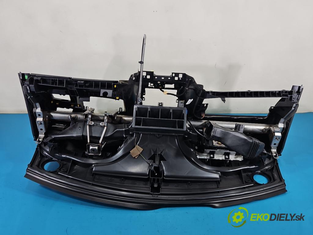 Citroen C4 II 2010-2017 1.6 hdi 111KM manual 82 kW 1560 cm3 5- kokpit,pristrojová doska rozdeľovacia