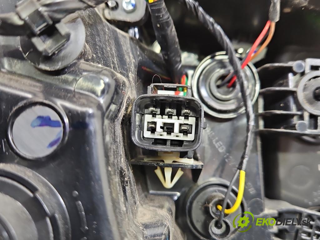 MG MG3  24- 1.5 16V 116 HP manual 85 kW 1495 cm3 5- svetlo / reflektor zadné pravé 11202864 (Kľučka dverí ostatné)