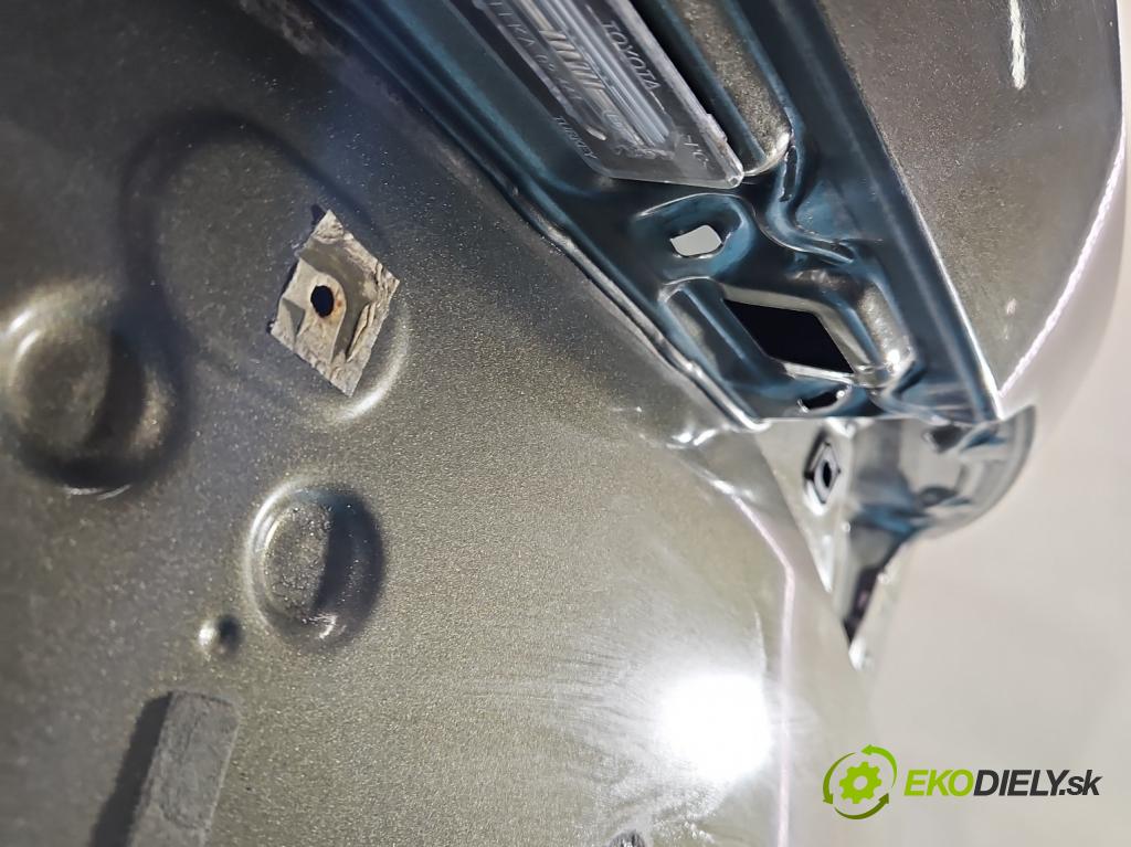 Toyota Corolla E21 2019- 1.5 12V 125 HP automatic 92 kW 1490 cm3 4- zadna kufor  (Kapota zadná (kufor))