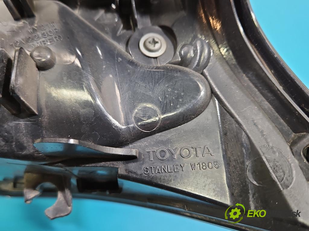 Lexus NX I 2014-2021 2.5 16V 155 HP automatic 114 kW 2494 cm3 5- svetlo / reflektor zadné ľavé  (Kľučka dverí ostatné)