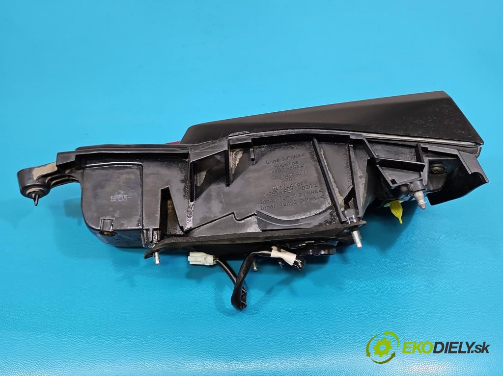 Lexus NX I 2014-2021 2.5 16V 155 HP automatic 114 kW 2494 cm3 5- svetlo / reflektor zadné ľavé  (Kľučka dverí ostatné)