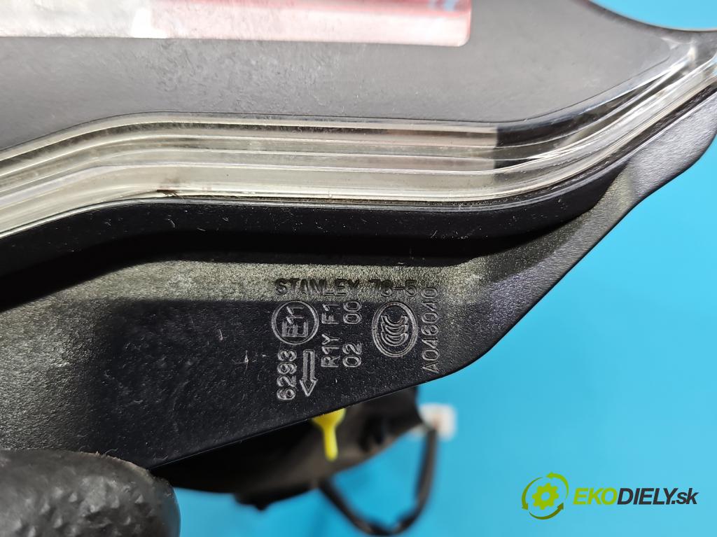 Lexus NX I 2014-2021 2.5 16V 155 HP automatic 114 kW 2494 cm3 5- svetlo / reflektor zadné ľavé  (Kľučka dverí ostatné)