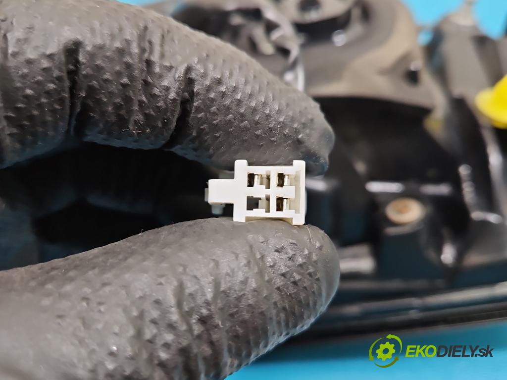 Lexus NX I 2014-2021 2.5 16V 155 HP automatic 114 kW 2494 cm3 5- svetlo / reflektor zadné ľavé  (Kľučka dverí ostatné)