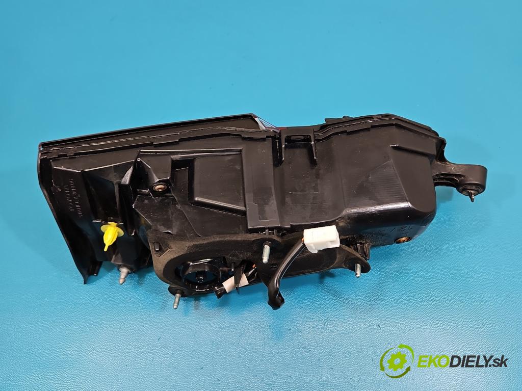 Lexus NX I 2014-2021 2.5 16V 155 HP automatic 114 kW 2494 cm3 5- svetlo / reflektor zadné ľavé  (Kľučka dverí ostatné)