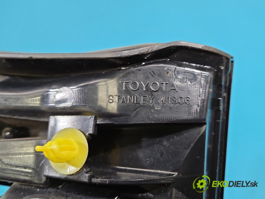 Lexus NX I 2014-2021 2.5 16V 155 HP automatic 114 kW 2494 cm3 5- svetlo / reflektor zadné ľavé  (Kľučka dverí ostatné)