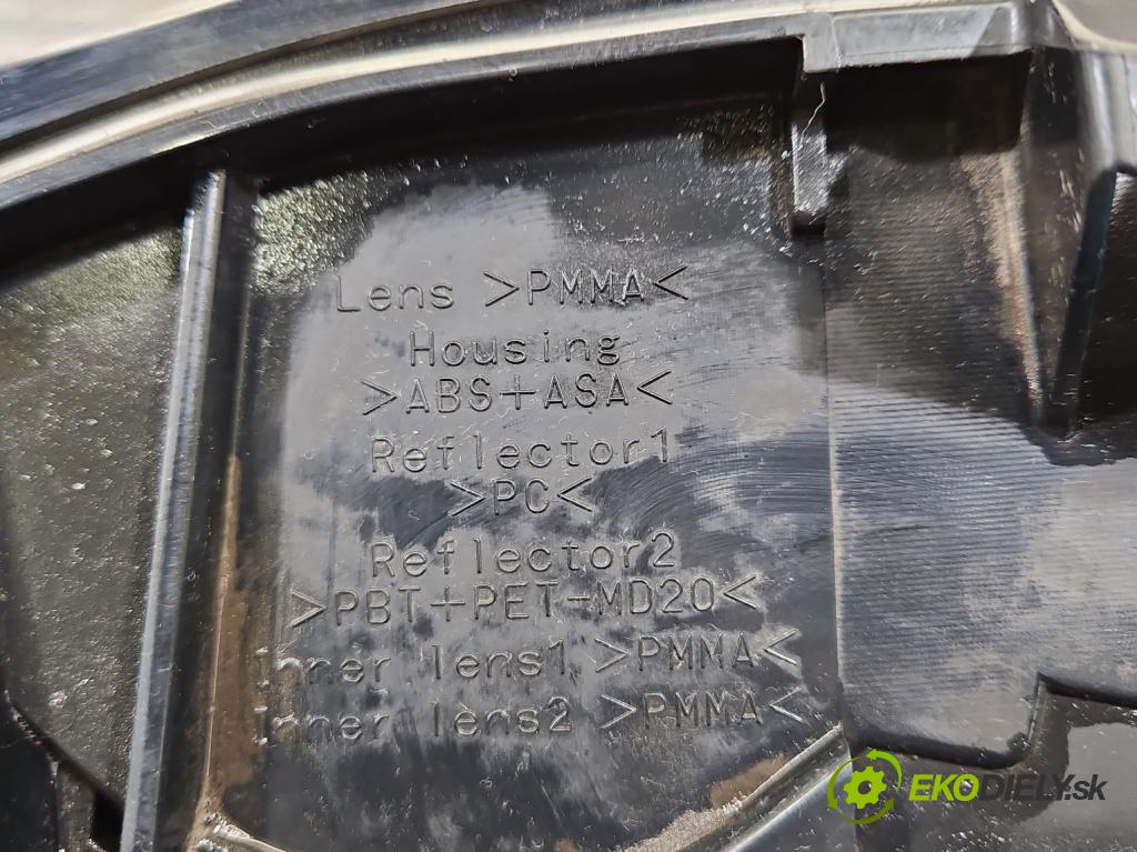 Lexus NX I 2014-2021 2.5 16V 155 HP automatic 114 kW 2494 cm3 5- svetlo / reflektor zadné pravé  (Kľučka dverí ostatné)