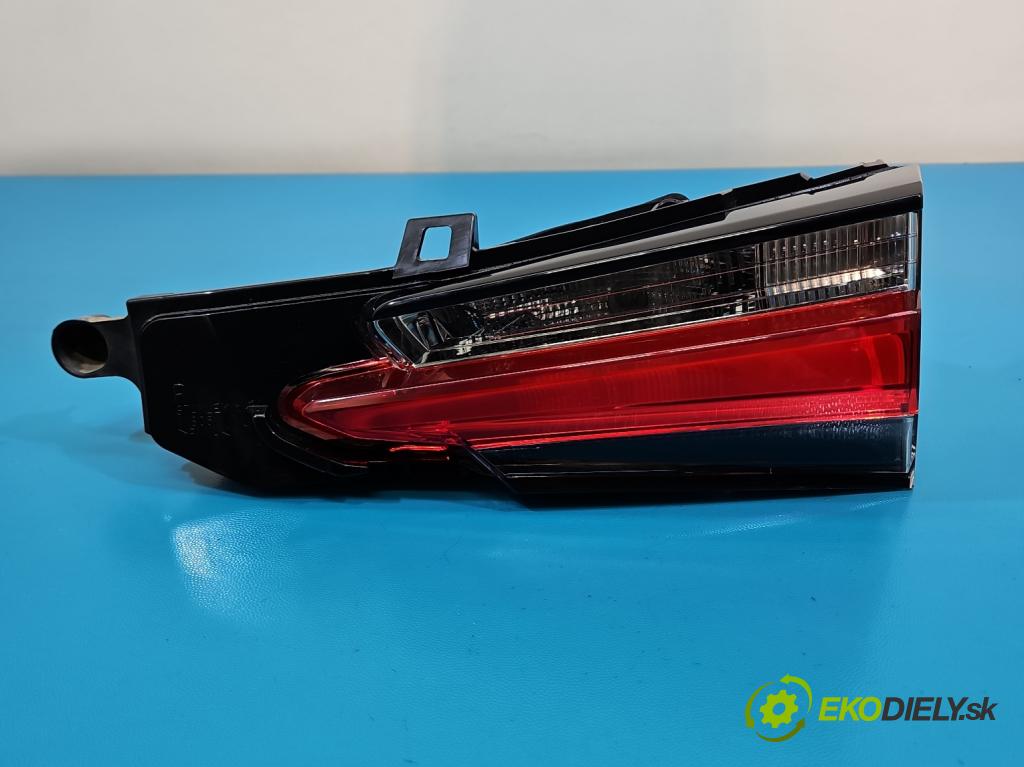 Lexus NX I 2014-2021 2.5 16V 155 HP automatic 114 kW 2494 cm3 5- svetlo / reflektor zadné pravé  (Kľučka dverí ostatné)