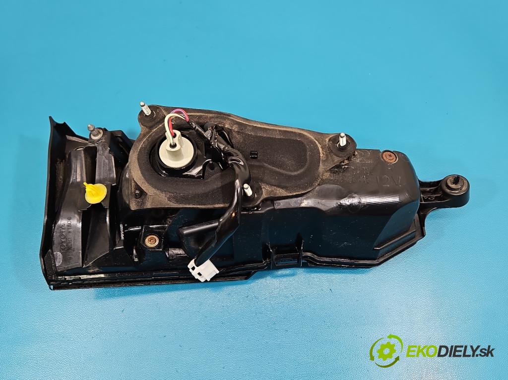 Lexus NX I 2014-2021 2.5 16V 155 HP automatic 114 kW 2494 cm3 5- svetlo / reflektor zadné pravé  (Kľučka dverí ostatné)