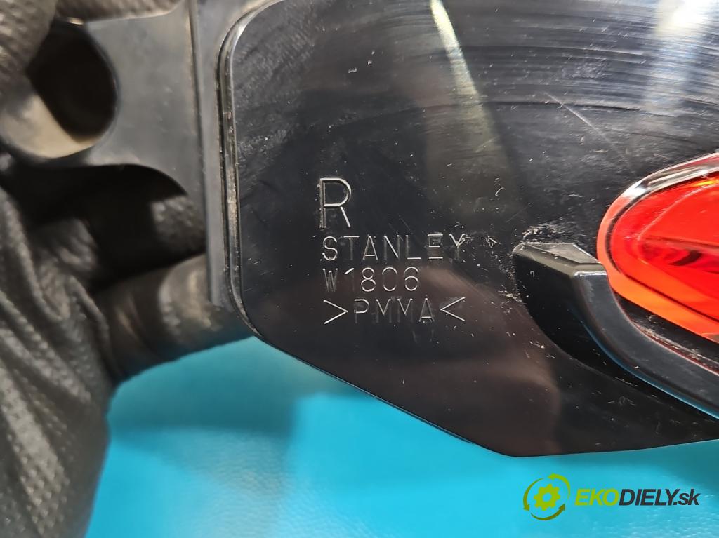 Lexus NX I 2014-2021 2.5 16V 155 HP automatic 114 kW 2494 cm3 5- svetlo / reflektor zadné pravé  (Kľučka dverí ostatné)