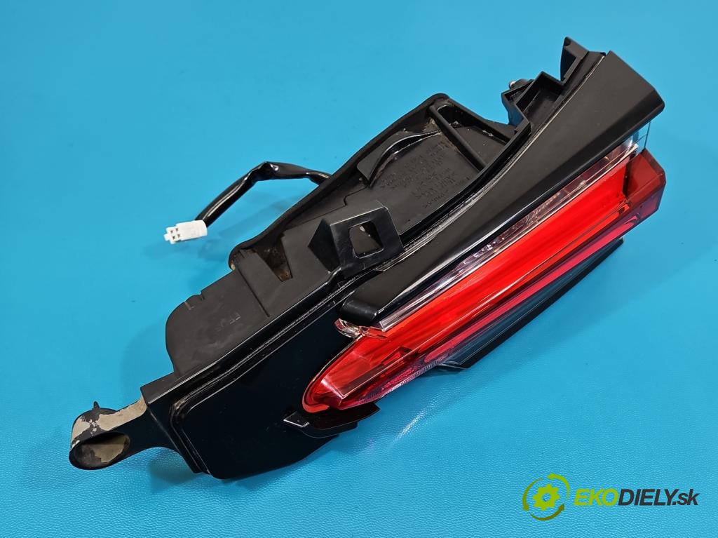 Lexus NX I 2014-2021 2.5 16V 155 HP automatic 114 kW 2494 cm3 5- svetlo / reflektor zadné pravé  (Kľučka dverí ostatné)