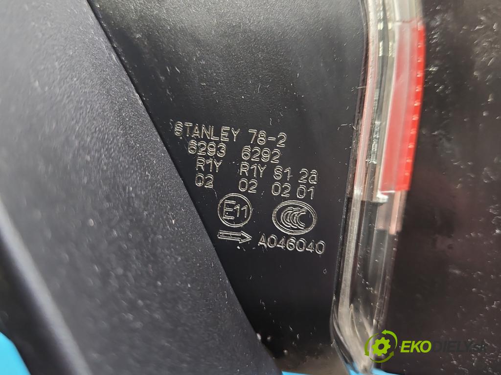 Lexus NX I 2014-2021 2.5 16V 155 HP automatic 114 kW 2494 cm3 5- svetlo / reflektor zadné pravé  (Kľučka dverí ostatné)