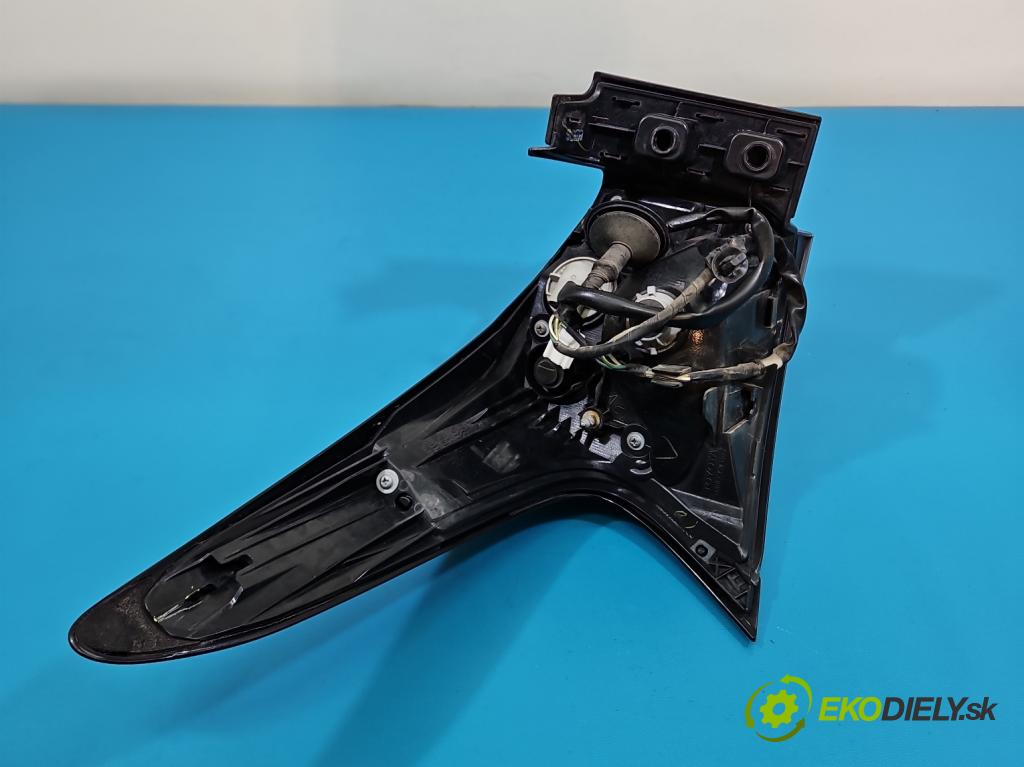 Lexus NX I 2014-2021 2.5 16V 155 HP automatic 114 kW 2494 cm3 5- svetlo / reflektor zadné pravé  (Kľučka dverí ostatné)