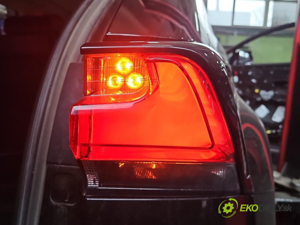 Lexus NX I 2014-2021 2.5 16V 155 HP automatic 114 kW 2494 cm3 5- svetlo / reflektor zadné pravé  (Kľučka dverí ostatné)