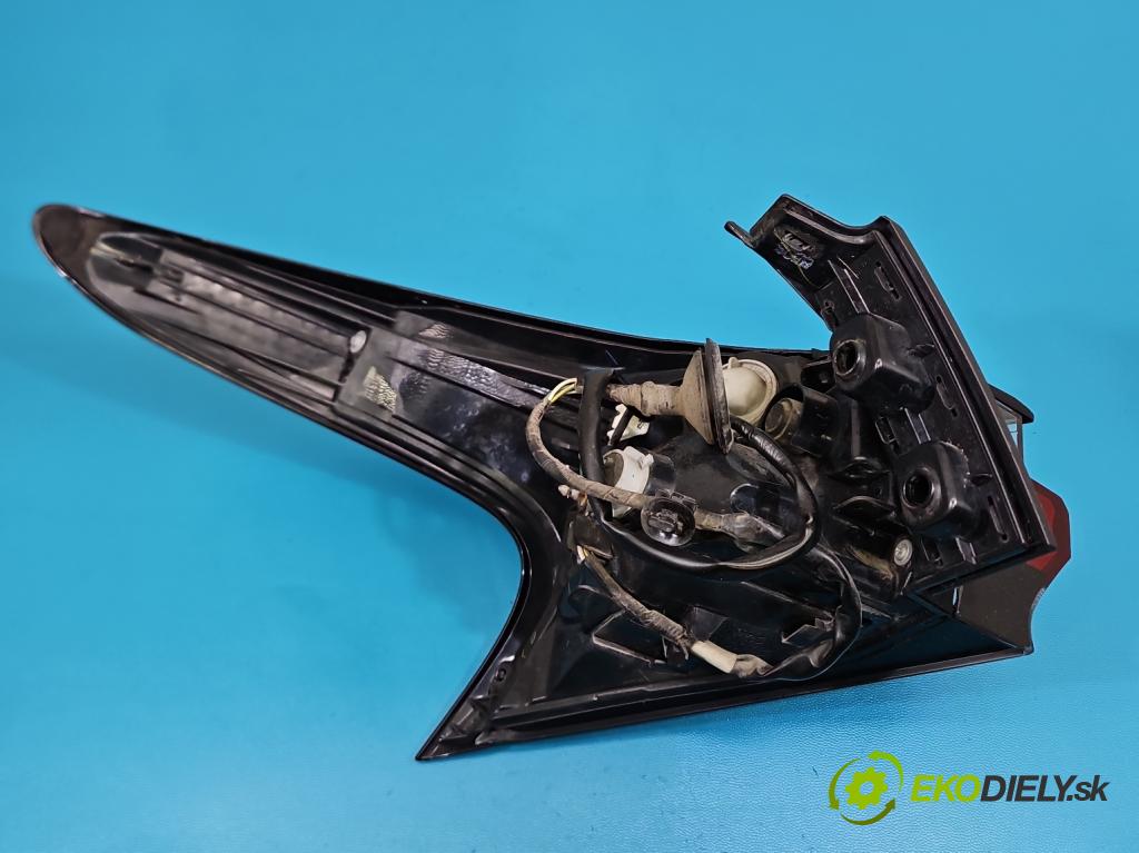 Lexus NX I 2014-2021 2.5 16V 155 HP automatic 114 kW 2494 cm3 5- svetlo / reflektor zadné pravé  (Kľučka dverí ostatné)